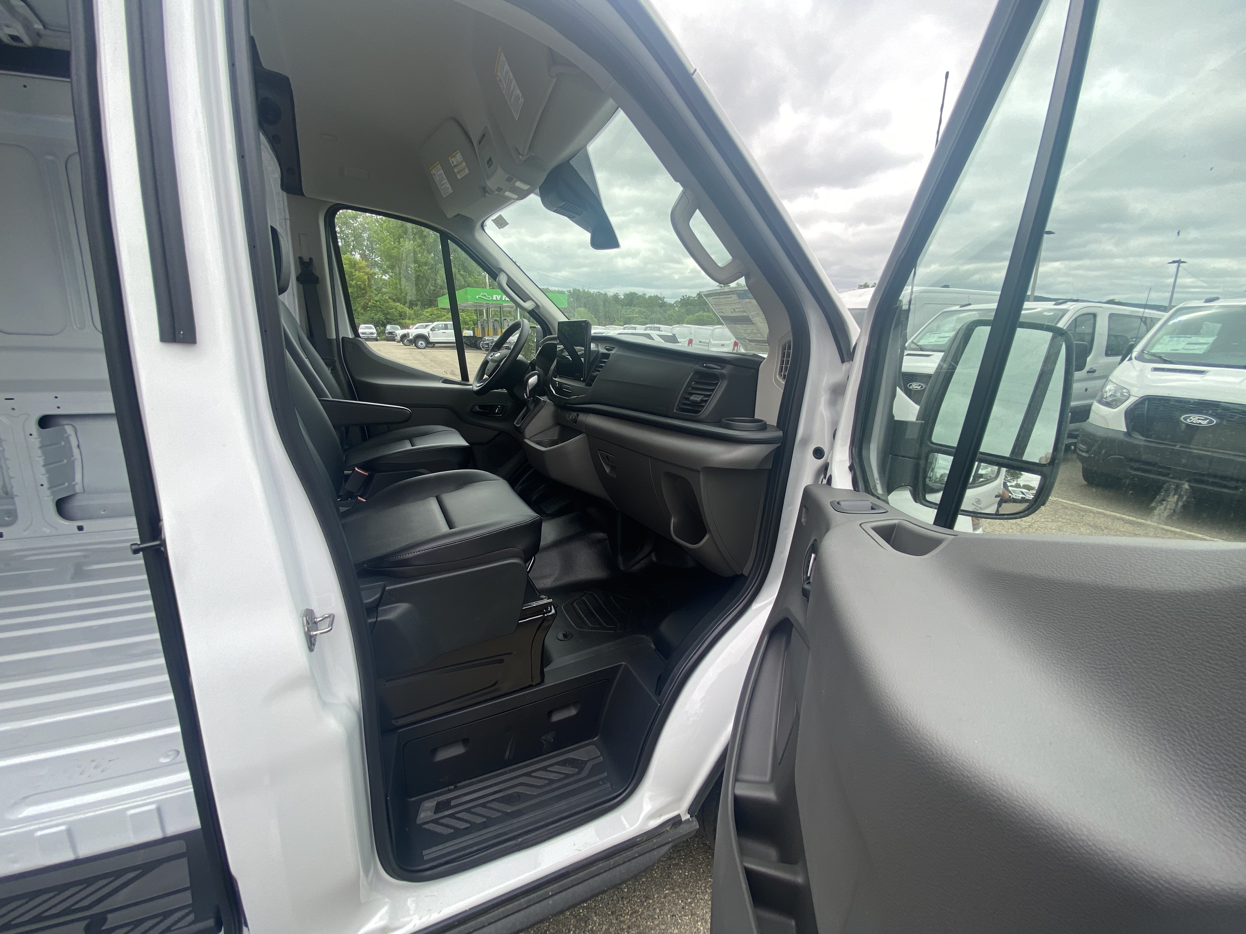 New 2026 Ford Transit 250 148 Medium Roof RWD image 11