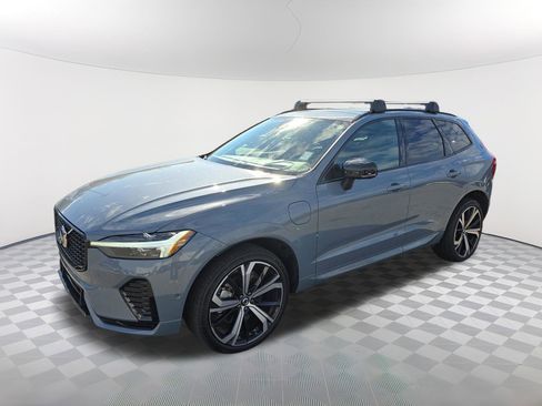 Used 2022 Volvo XC60 T8 R-Design image 7
