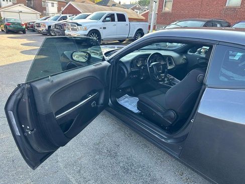 Used 2021 Dodge Challenger SXT w/ Driver Convenience Group image 9