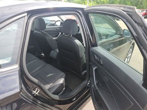 Used 2023 Volkswagen Jetta SE w/ Panoramic Sunroof Package FWD image 24