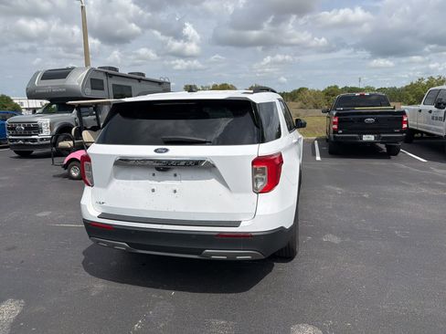 Used 2024 Ford Explorer XLT w/ Equipment Group 202A image 6