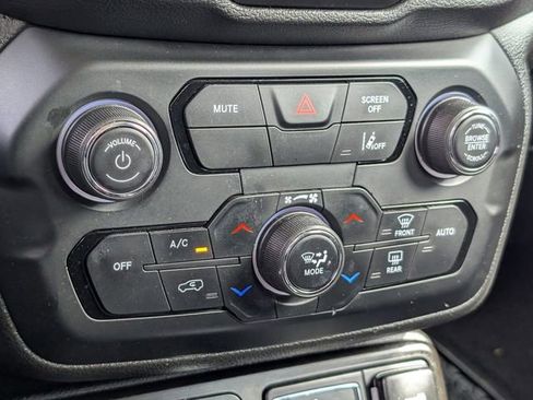 Used 2023 Jeep Renegade Trailhawk image 18