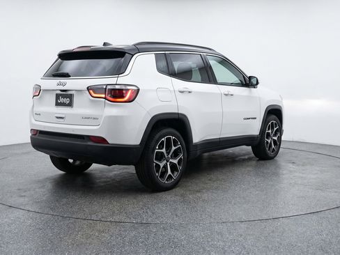 Used 2025 Jeep Compass Limited AWD/4WD image 9