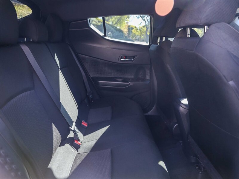 Used 2019 Toyota C-HR LE FWD image 21