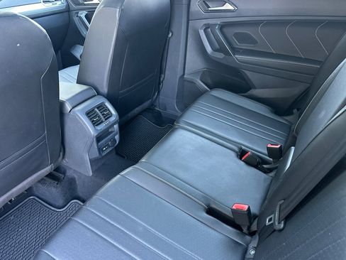 Used 2022 Volkswagen Tiguan SE R-Line image 11