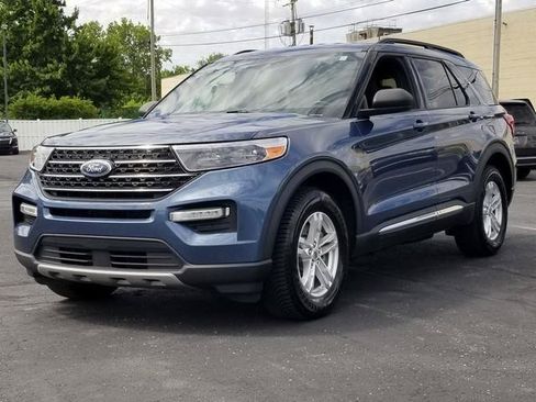 Used 2020 Ford Explorer XLT w/ Equipment Group 202A AWD/4WD image 3
