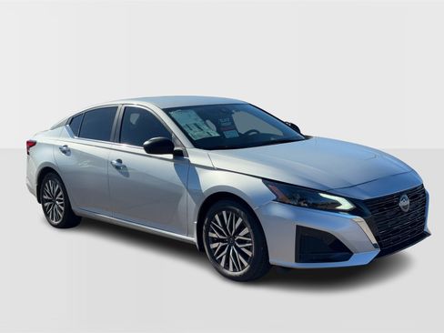 New 2025 Nissan Altima 2.5 SV image 9