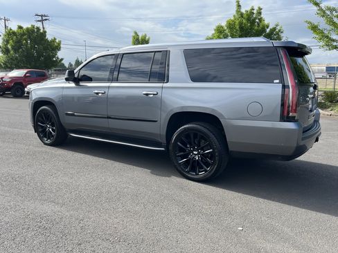 Used 2020 Cadillac Escalade ESV Luxury w/ Escalade Sport Edition AWD/4WD image 3
