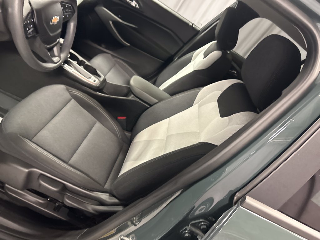 Used 2026 Chevrolet Trax LS w/ LS Convenience Package FWD image 10