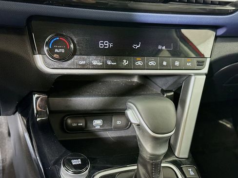 Used 2022 Kia Seltos Nightfall Edition image 8