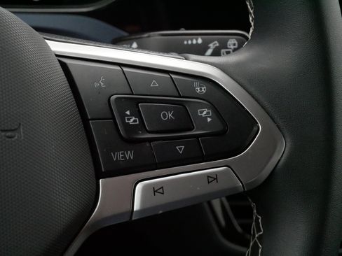 Used 2024 Volkswagen Taos SE image 25