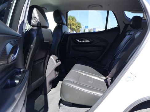 Used 2024 GMC Terrain SLT image 10