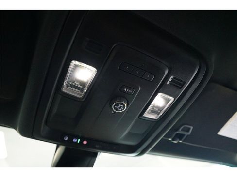 Used 2022 Chevrolet Suburban LT image 27