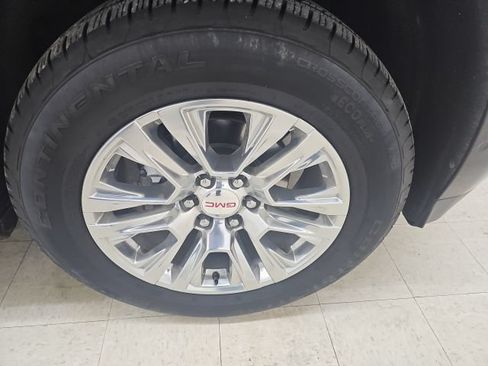 Used 2025 GMC Yukon Denali AWD/4WD image 9