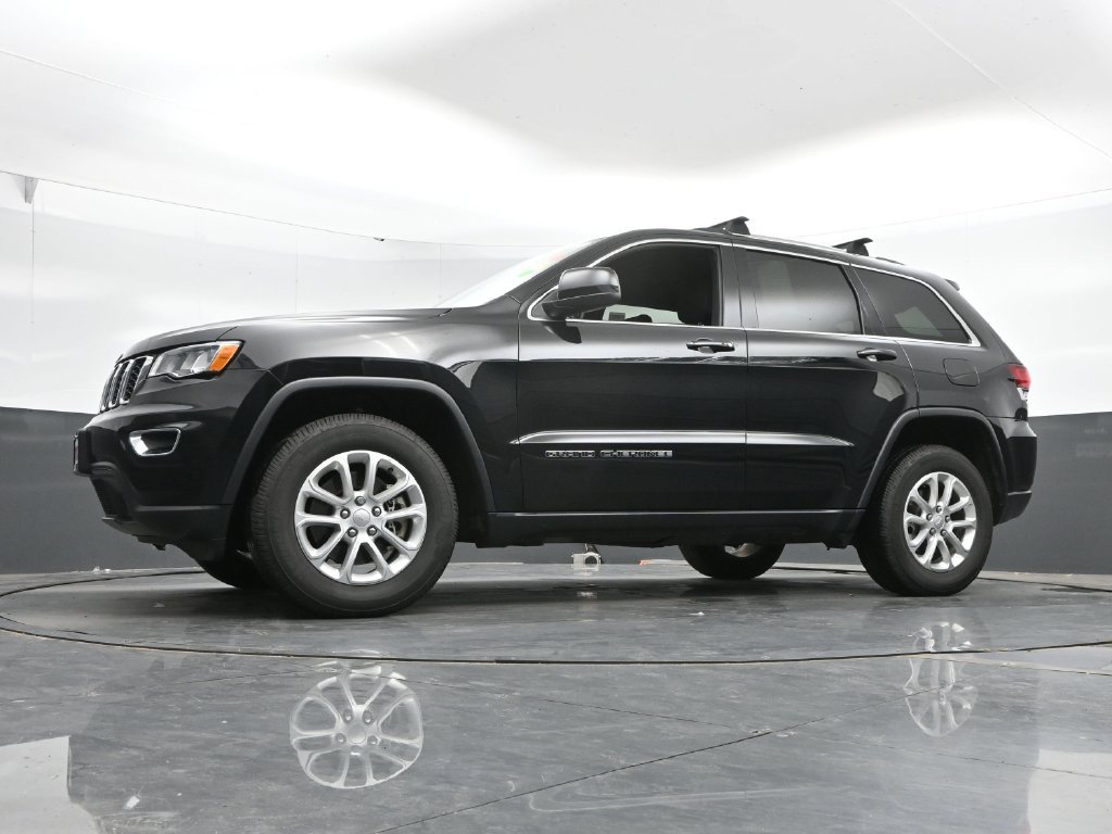 Used 2021 Jeep Grand Cherokee Laredo AWD/4WD image 44