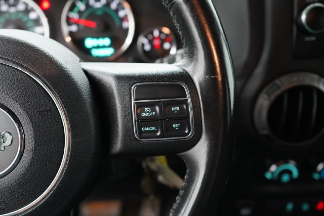 Used 2018 Jeep Wrangler Sport w/ Connectivity Group AWD/4WD image 18
