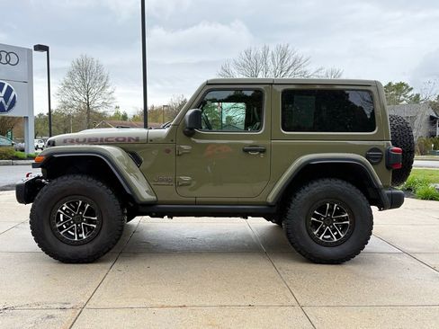 Used 2025 Jeep Wrangler Rubicon AWD/4WD image 8