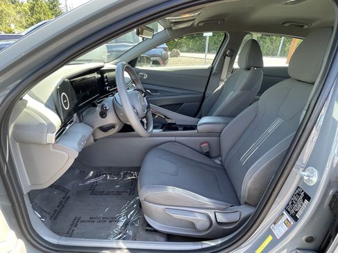 Certified 2022 Hyundai Elantra SEL w/ Convenience Package FWD image 11