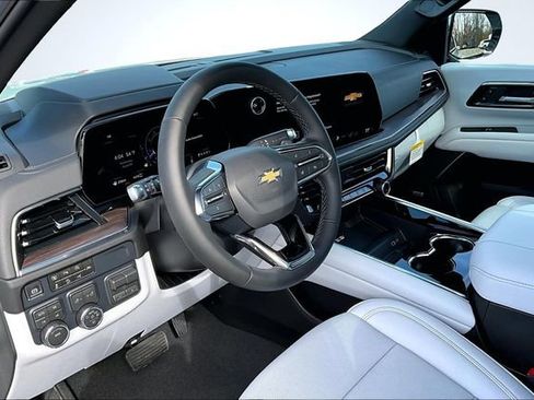 New 2026 Chevrolet Suburban Premier image 7