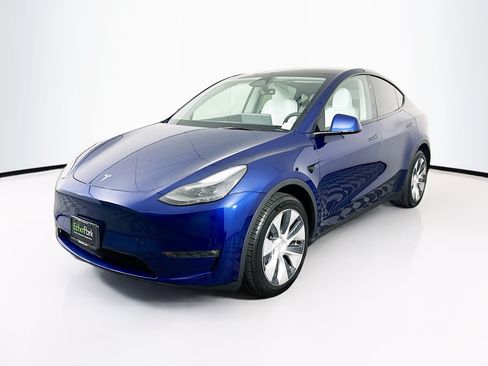 Used 2024 Tesla Model Y Long Range AWD/4WD image 3