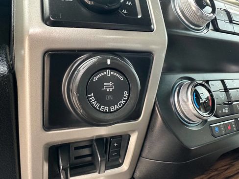 Used 2020 Ford F150 Lariat w/ Equipment Group 502A Luxury AWD/4WD image 25