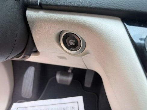 Used 2023 Chrysler Pacifica Touring-L FWD image 20