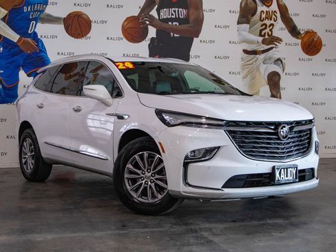 Used 2024 Buick Enclave Premium image 2