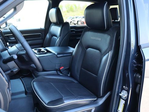 Used 2025 RAM 1500 Laramie AWD/4WD image 13
