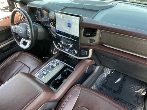 Used 2024 Ford Expedition Limited image 13