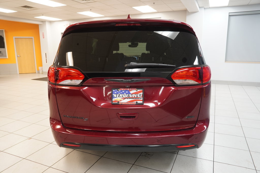 Used 2020 Chrysler Pacifica Touring-L AWD/4WD image 8