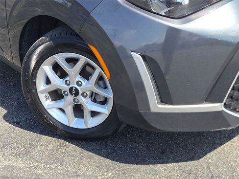 Used 2025 Kia Soul LX w/ LX Technology Package FWD image 3