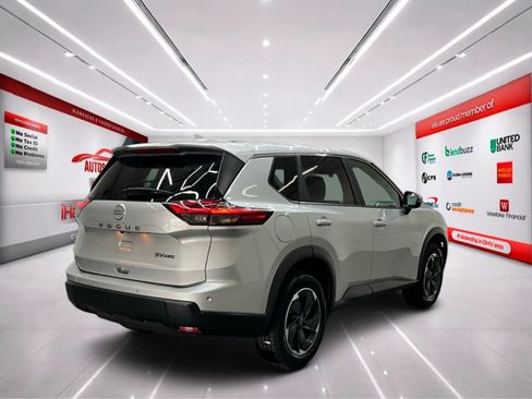 Used 2024 Nissan Rogue SV AWD/4WD image 7