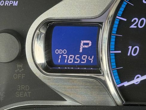 Used 2011 Toyota Sienna XLE w/ XLE Navigation Pkg FWD image 4