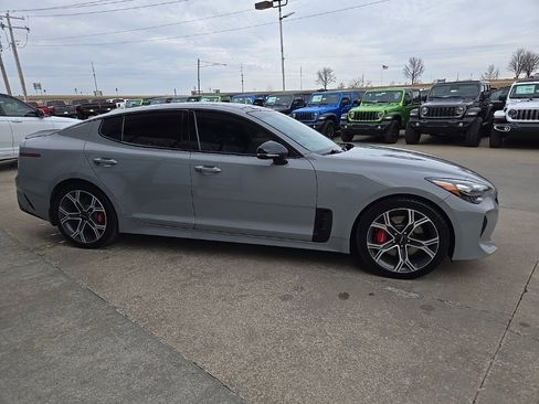 Used 2020 Kia Stinger GT2 image 12
