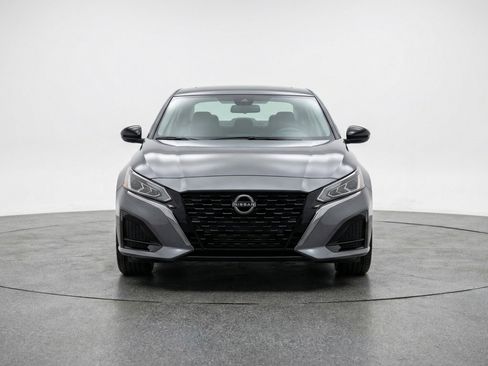 Used 2025 Nissan Altima 2.5 SV image 2