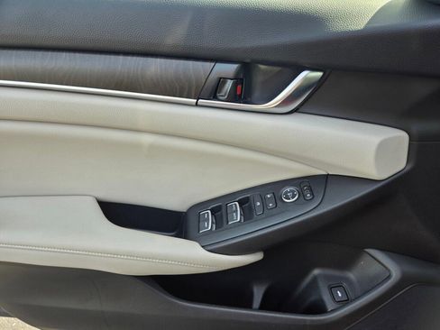 Certified 2018 Honda Accord EX image 17