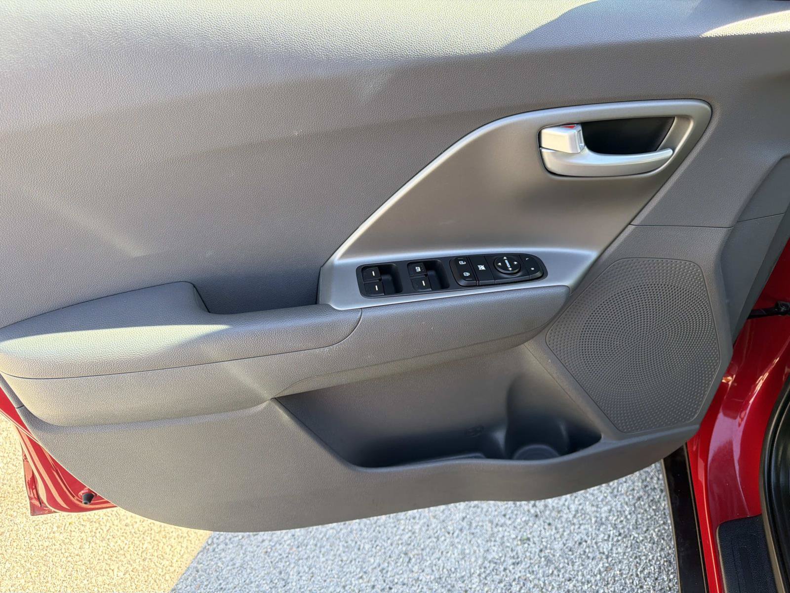 Used 2019 Kia Niro LX FWD image 12