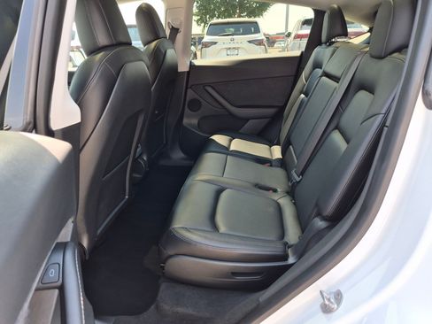 Used 2021 Tesla Model Y Long Range AWD/4WD image 29