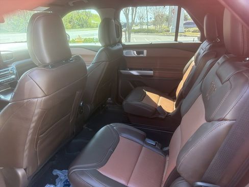 Used 2024 Ford Explorer King Ranch w/ Technology Package image 13