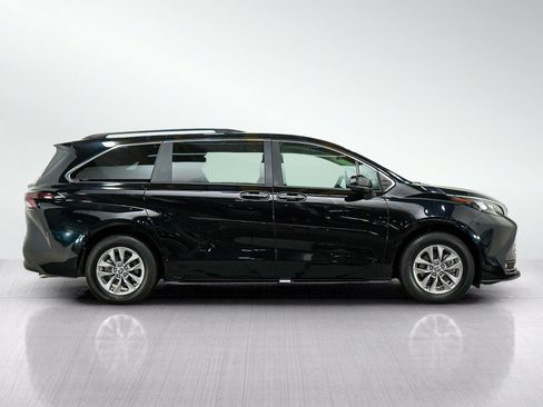 Used 2025 Toyota Sienna XLE w/ XLE Plus Package AWD/4WD image 6