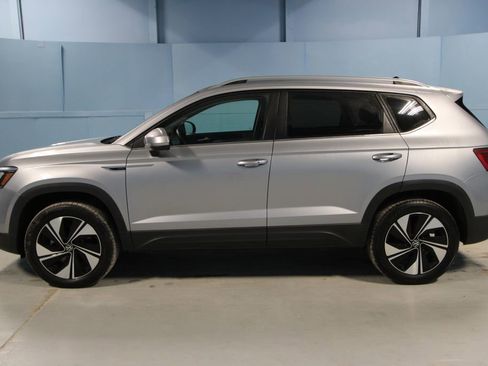 Used 2024 Volkswagen Taos SE image 25