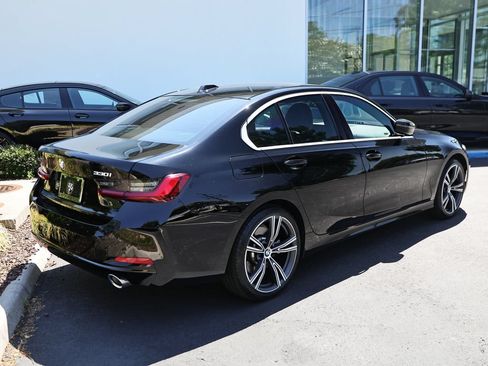 Used 2024 BMW 330i xDrive Sedan w/ Premium Package AWD/4WD image 7