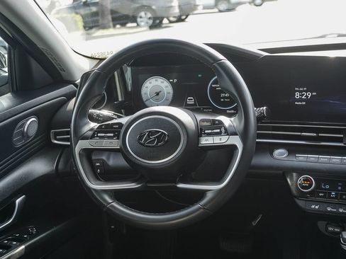 Used 2023 Hyundai Elantra Limited FWD image 17