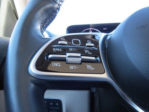 Used 2022 Mercedes-Benz GLB 250 4MATIC image 20