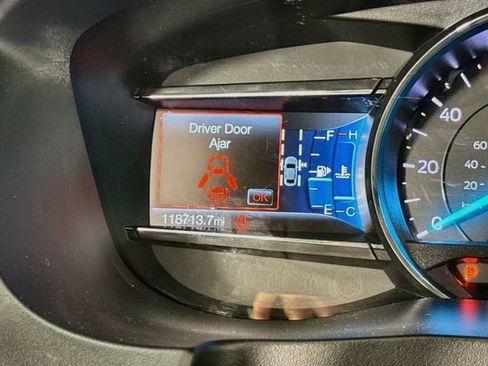 Used 2019 Ford Explorer XLT w/ Equipment Group 202A AWD/4WD image 12
