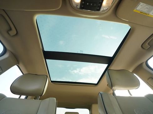 Used 2015 Jeep Grand Cherokee Overland w/ Trailer Tow Group IV image 12