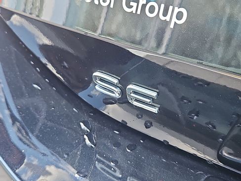 Used 2025 Volkswagen Tiguan SE AWD/4WD image 5