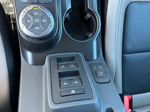 Used 2023 Ford Bronco Wildtrak AWD/4WD image 35