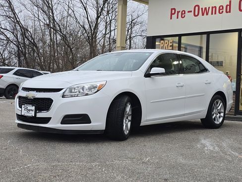 Used 2015 Chevrolet Malibu LT w/ Power Convenience Package image 3