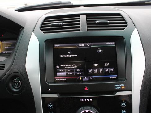Used 2015 Ford Explorer Limited w/ Equipment Group 302A AWD/4WD image 16